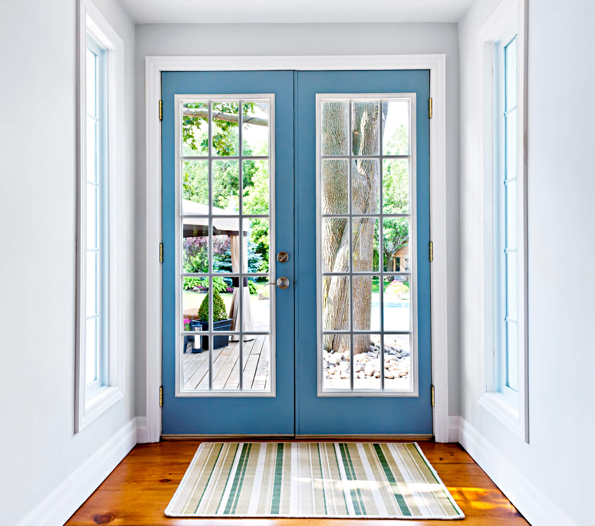 Drzwi francuskie – drewniane okna i drzwi w jednym
